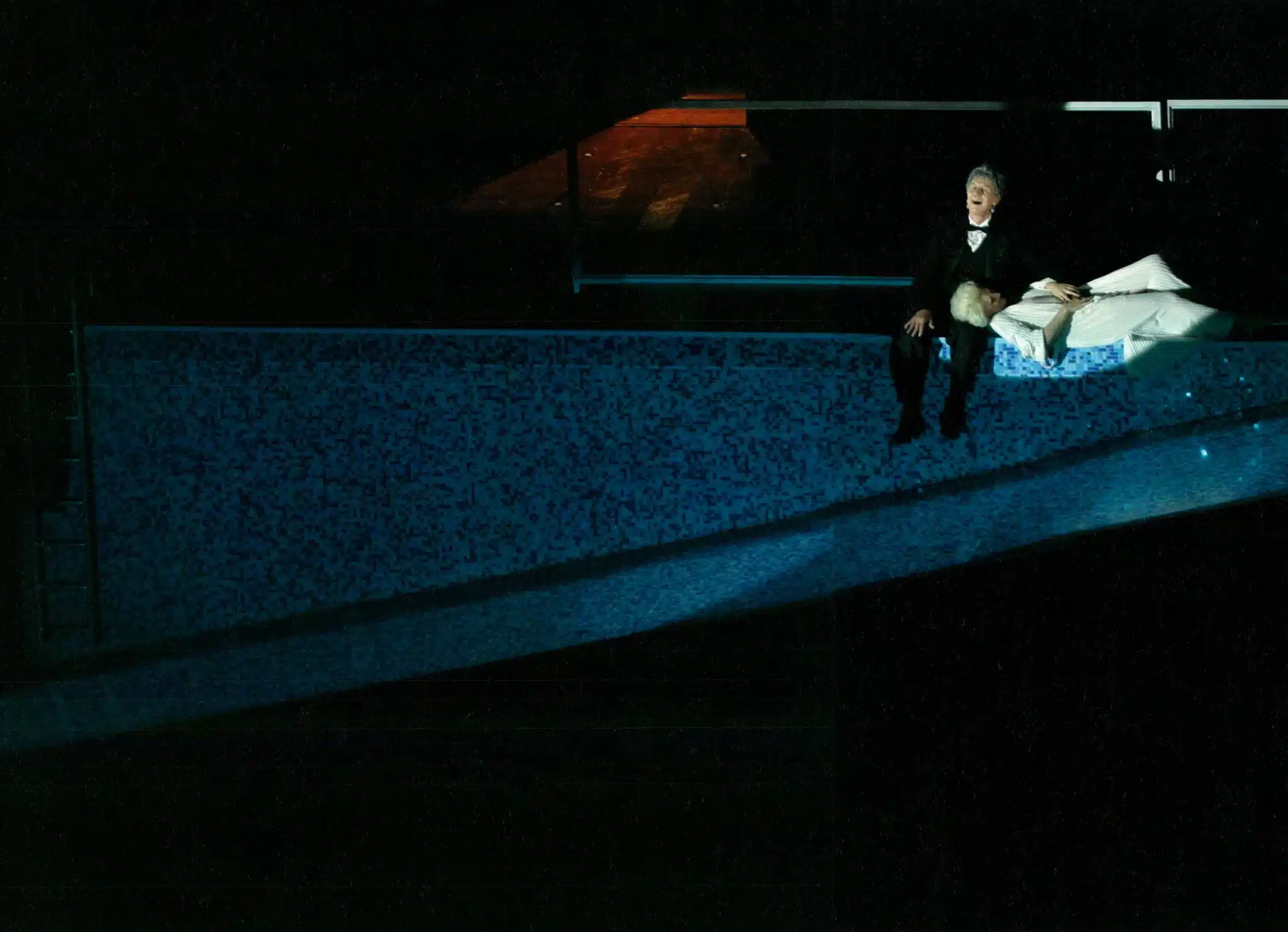 Ryland Davies et Angela Denoke dans L'Affaire Makropoulos de Leos Janaček. Direction musicale Tomas Hanus. Opéra National de Paris, 2009. Photo Éric Mahoudeau.