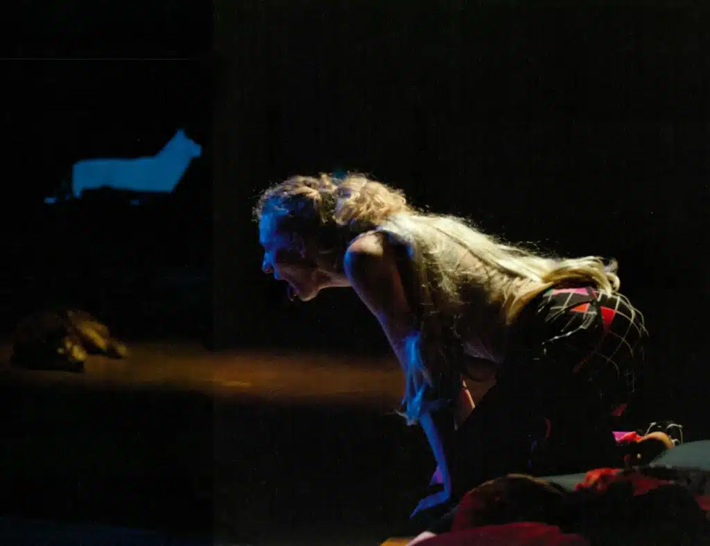 Magdalena Popławska dans Contes africains d'après Shakespeare. Nowy Teatr, Varsovie, Théâtre de La Place, Liège, 2011. Photo de répétition Marie-Françoise Plissard.