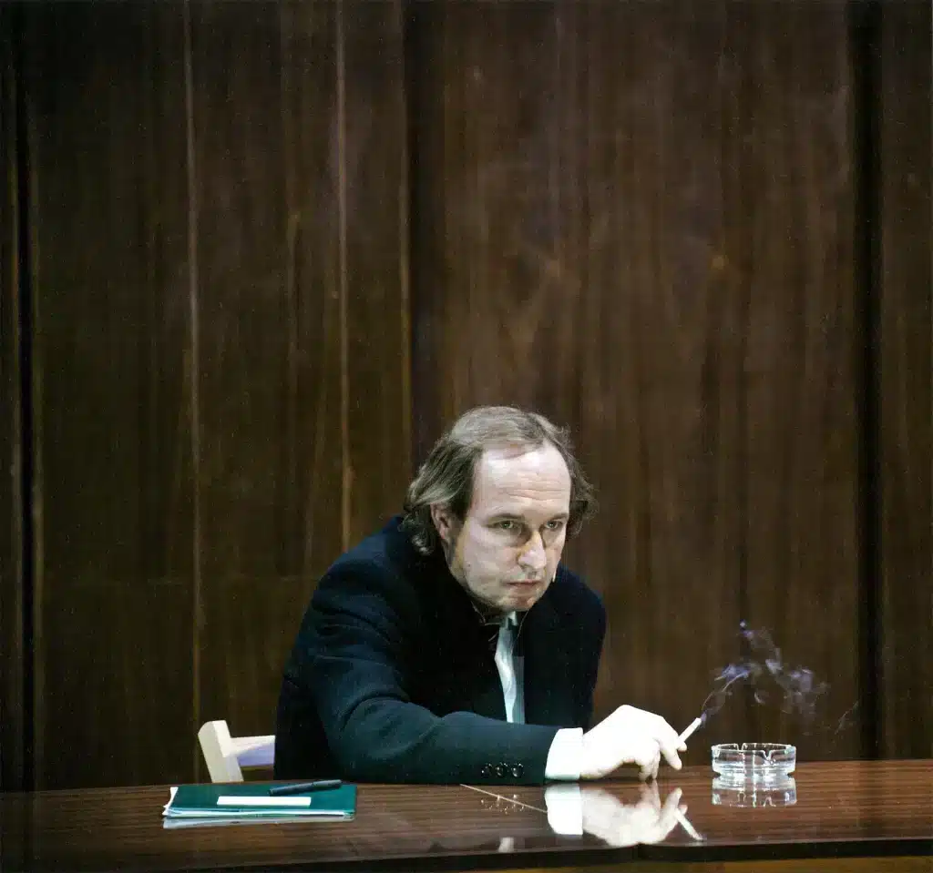 ￼ Marek Kalita dans Fin d'après Franz Kafka, Bernard-Marie Koltès, J. M. Coetzee. Nowy Teatr, Varsovie, 2010. Photo Magda Hueckel.