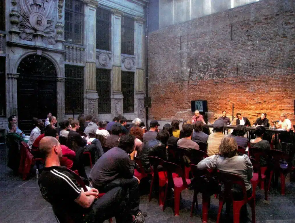 Georges Banu, Felix Alexa Krzysztof Warlikowski, Anton Kouznetsov et Jean-Pierre Thibaudat à la Bellone, Bruxelles, le 4 mai 2011. Photo Théâtre de la Place, Liège. 