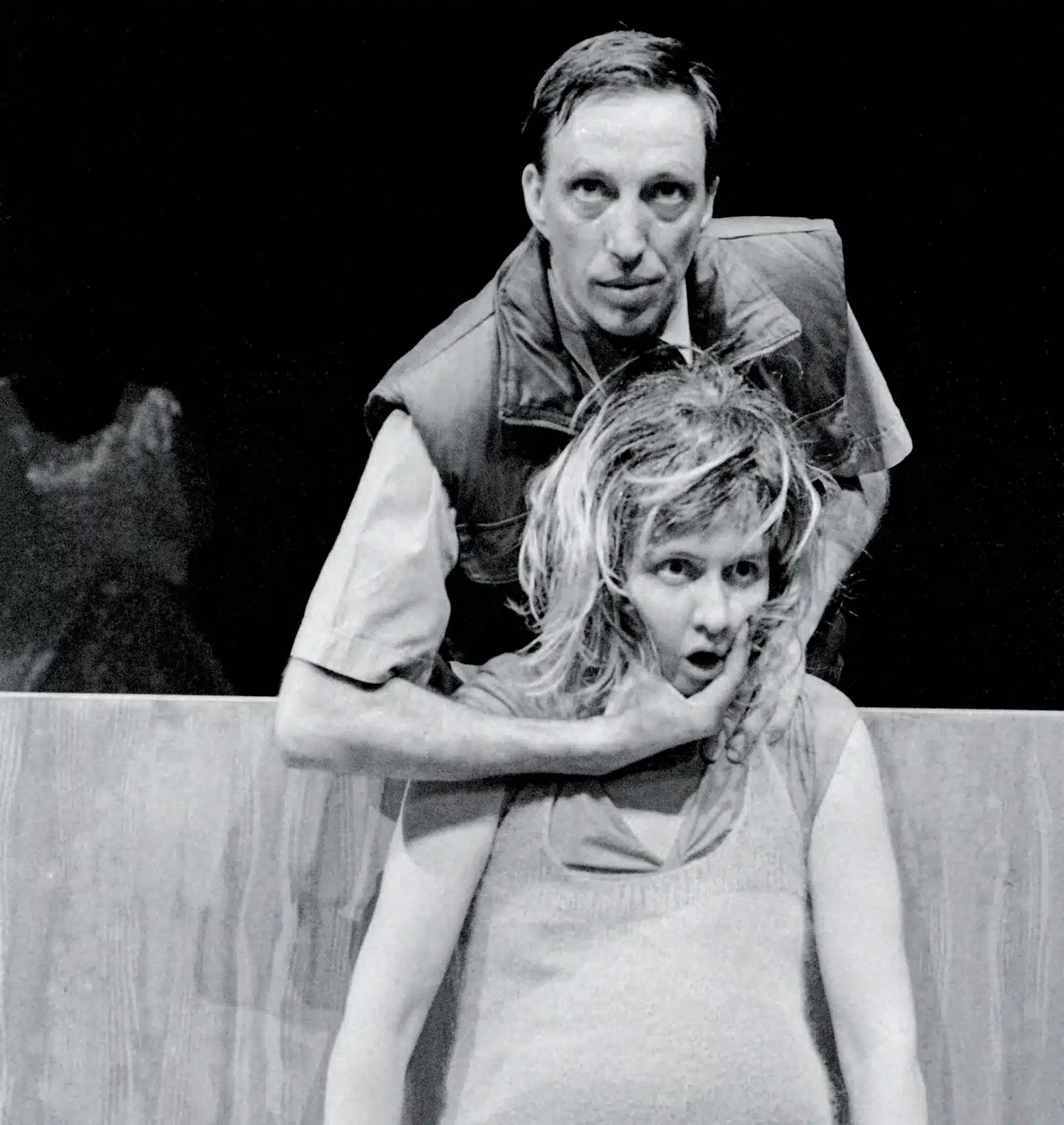 Laurence Vielle et Philippe Grand’Henry dans L’INSTANT, chorégraphie de Pierre Droulers, Photo Alice Piemme.