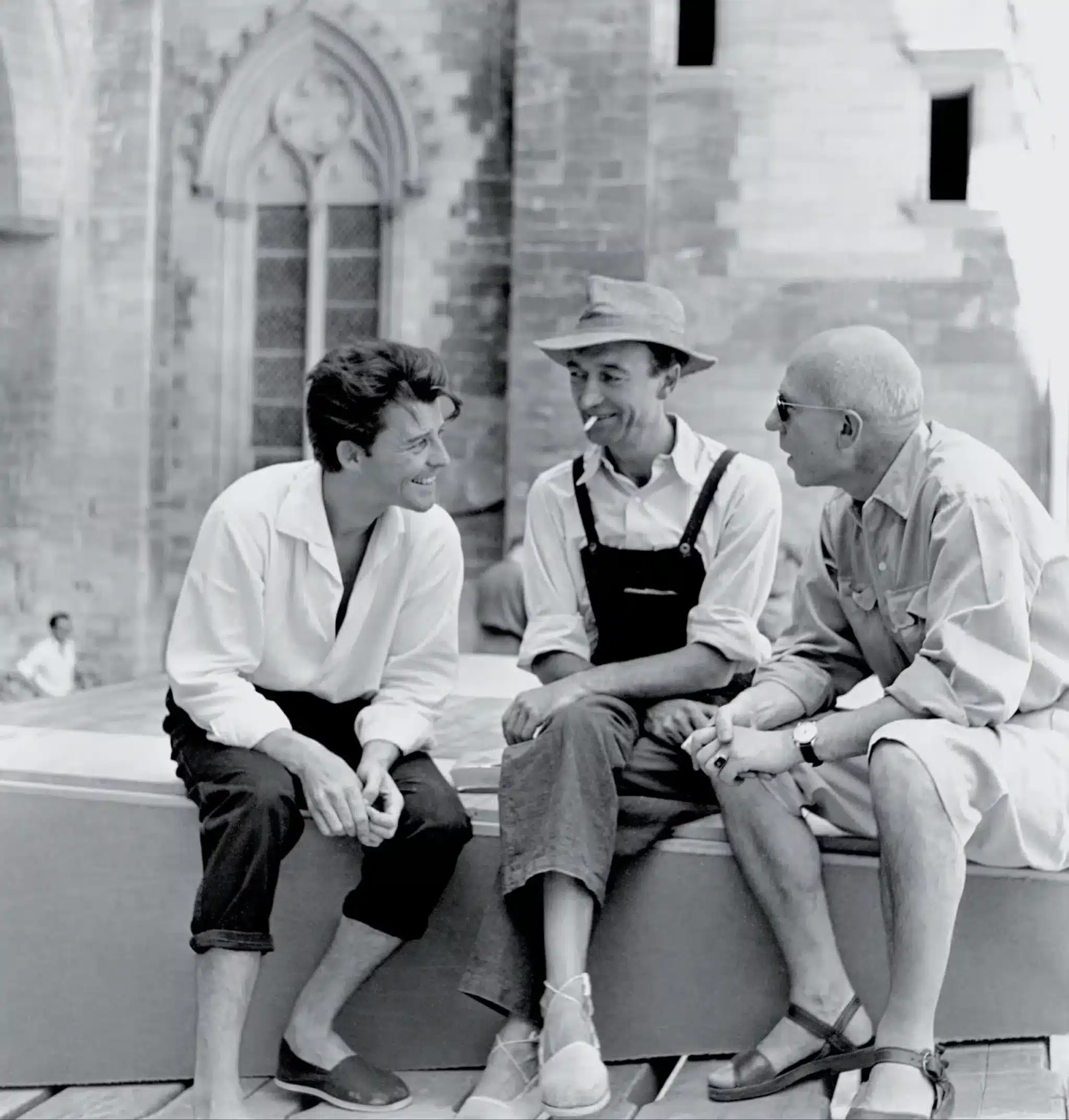 Jacques Téphany et du Théâtre des Idées piloté par Nicolas Truong. Et l'inauguration, ce 67- festival d'Avignon de la FabricA, lieu de répétitions et de résidence à Avignon, situé au croisement des quartiers Monclar et Champfleury. La Maison Jean Vilar et, le Festival d'Avignon sont une continuité sans fin qui va rencontrer Éric Ruf, nouveau président de la Maison Jean Vilar, comédien, metteur en scène, décorateur, et à Olivier Py, nouveau directeur du Festival d'Avignon, comédien, metteur en scène, auteur. Nous les saluons amicalement.