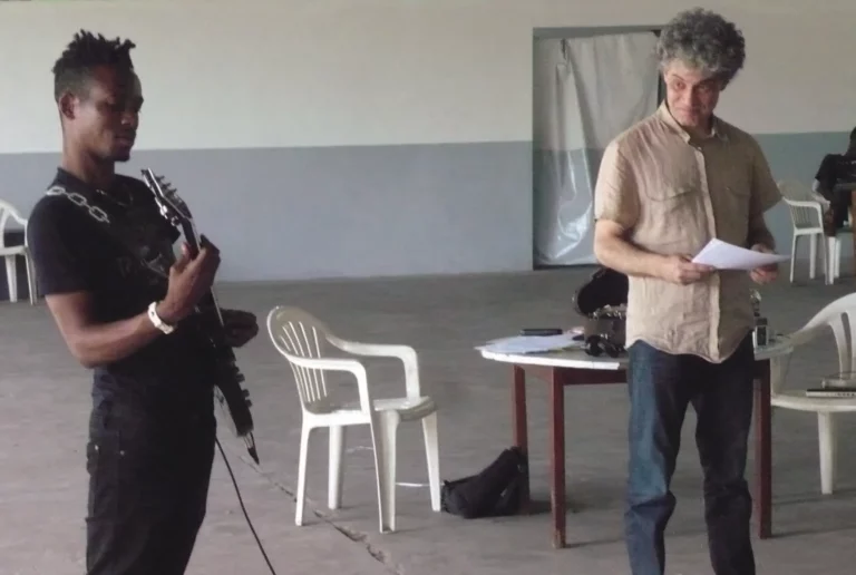 Fabrizio Cassol et Rodriguez Vangama, répétition de Coup fatal, Kinshasa, février 2014. Photo Bernard Debroux.