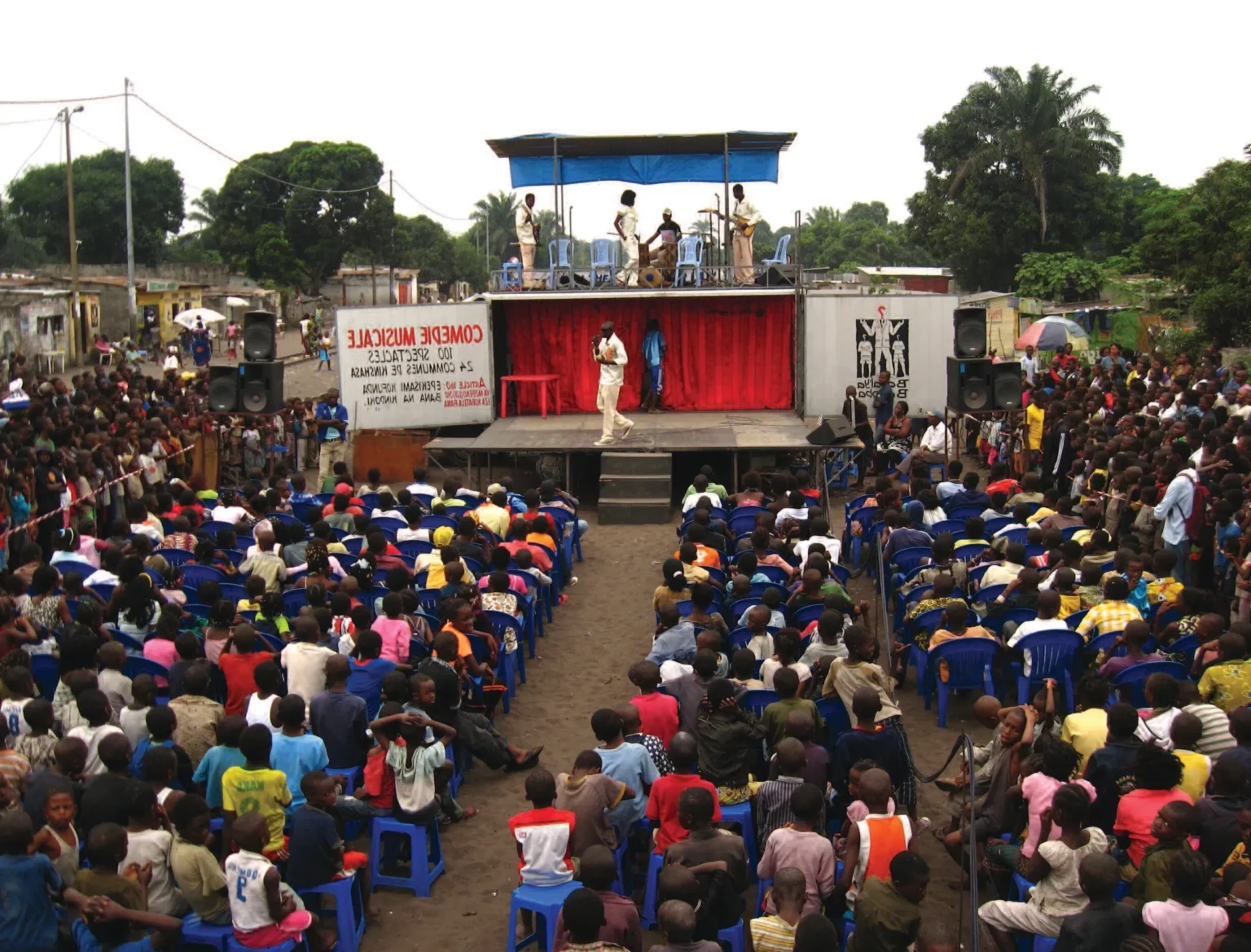 Basal’ Ya Bazoba, mise en scène Guido Kleene, co régie Toto Kisaku, Theatre Embassy / Compagnie Dakar / K-Mu theatre / Oser la Vie. Photo Guido Kleene.