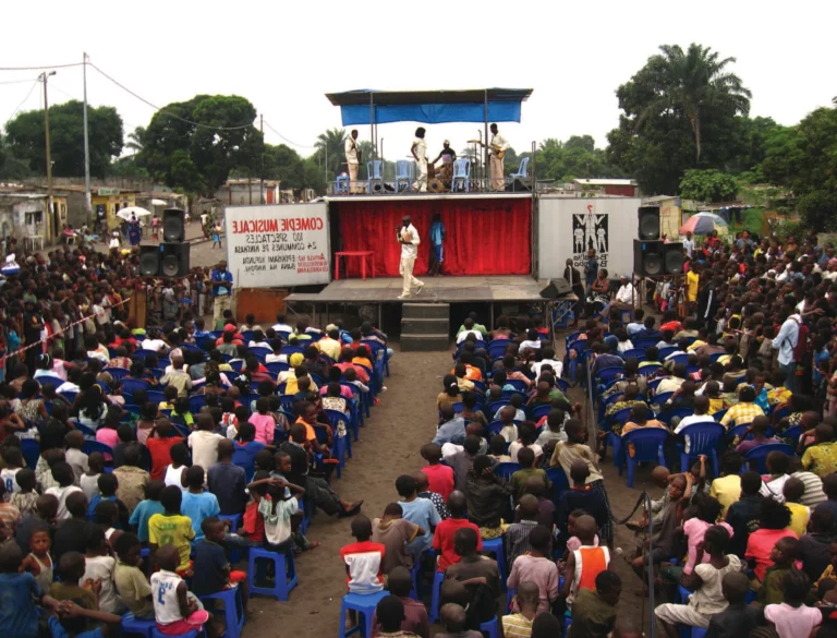 Basal’ Ya Bazoba, mise en scène Guido Kleene, co régie Toto Kisaku, Theatre Embassy / Compagnie Dakar / K-Mu theatre / Oser la Vie. Photo Guido Kleene.