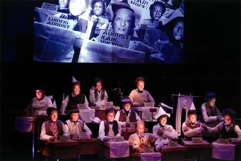 UNE FÊTE POUR BORIS d’après Thomas Bernhard, mise en scène Denis Marleau, 2009. Photo Stéphanie Jasmin.