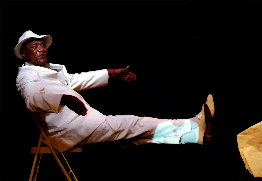 Dieudonné Kabongo dans BAS LES MASQUES, mis en scène Lorent Wanson, Festival  au Carré 2010. Photo Éric Legrand.