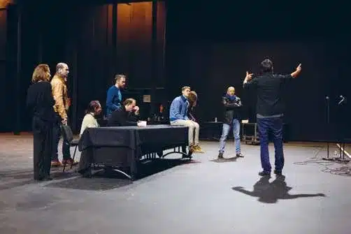 Agnès Berthon, Yvain Juillard, Saadia
Bentaïeb, Philippe Frécon, Anthony Moreau,
Bogdan Zamfir, Ruth Olaizola, Gérard Potier,
Joël Pommerat, en répétitions de Ça ira (1)
Fin de Louis. ©Blandine Armand.