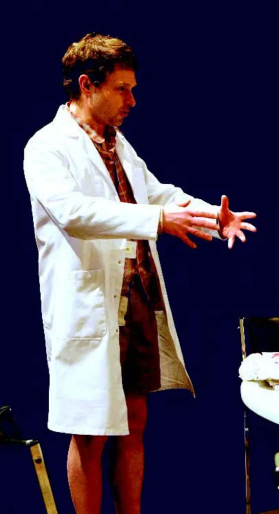 Miguel Decleire dans In het Bos / Dans les Bois de Oriza Hirata, mise en scène Dito’Dito & Transquinquennal. Photo Hans Roels. 
