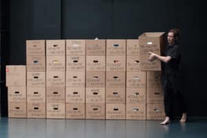 Sarah Vanhee dans Oblivion, mise en scène Sarah Vanhee, création novembre 2015 à Campo Victoria (Gand). Photo Bernhard Müller