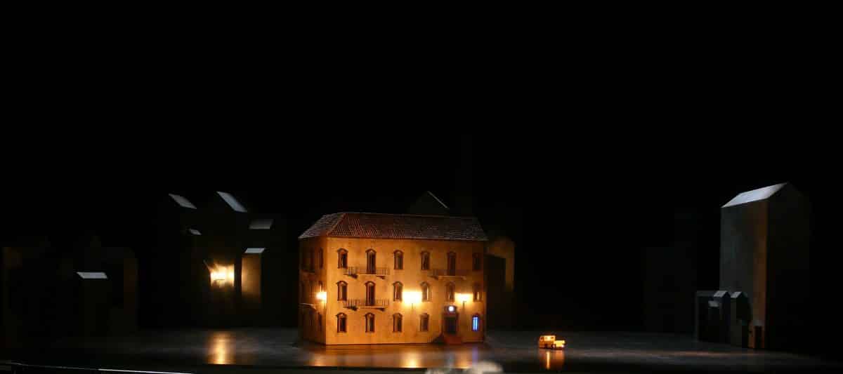 Scénographie du Barbier de Séville de Rossini (Thibault Sinay), mise en scène Damien Robert, Théâtre des Champs-Élysées, 2017. Photo Thibault Sinay.