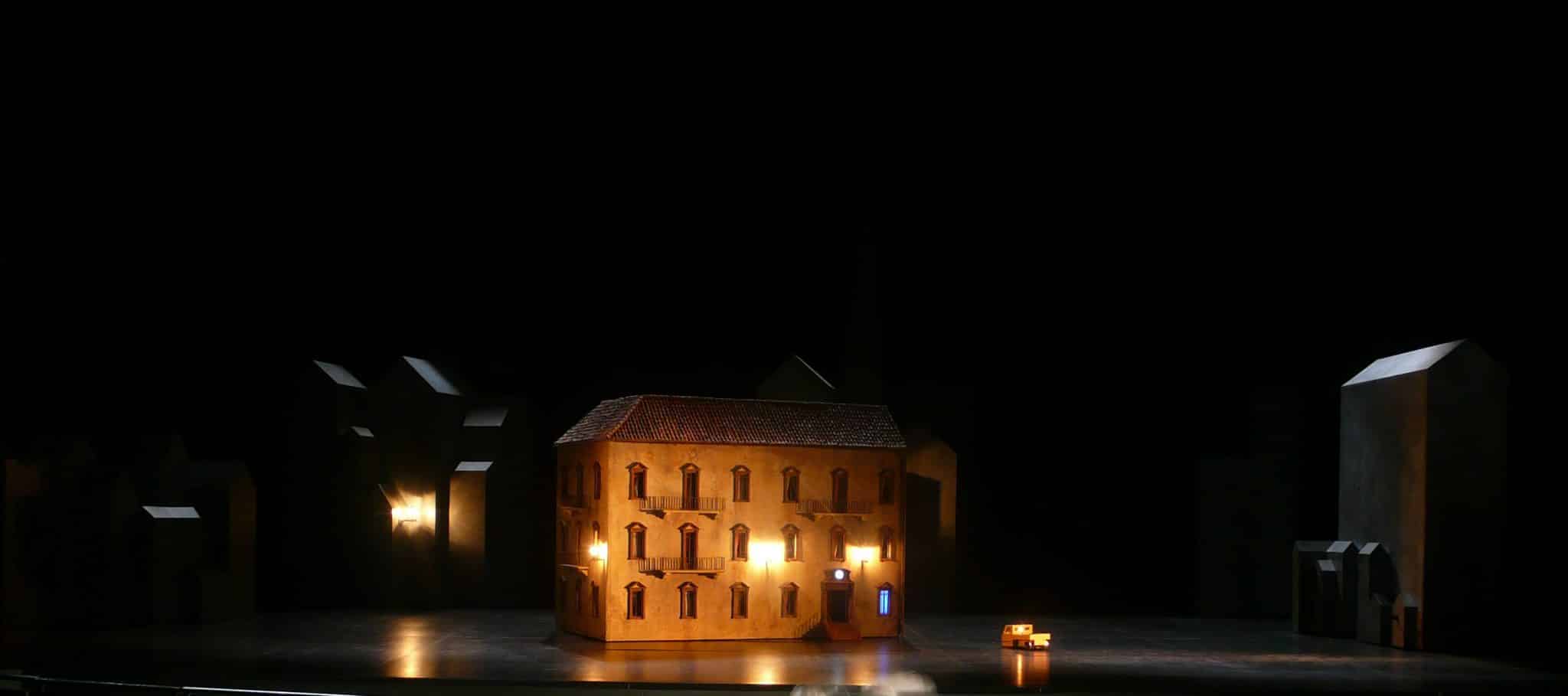 Scénographie du Barbier de Séville de Rossini (Thibault Sinay), mise en scène Damien Robert, Théâtre des Champs-Élysées, 2017. Photo Thibault Sinay.