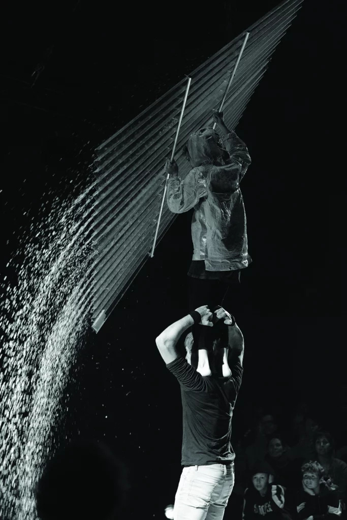 Sonia Massou et Julien Pierrot dans Sanctuaire sauvage, mise en scène Collectif Rafale, création 2019 au Théâtre Varia, Bruxelles. Photo Tilman Pfäfflin.