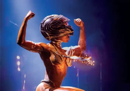 Michelle Tshibola en Sexe Sirène, Cabaret de Poussière, février 2023. Photo La Fille d’à Côté.