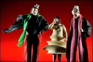 Yvon Prigent, Christelle Podeur, et Claudine Cariou dans L’EMPEREUR DE CHINE de Georges Ribemont-Dessaignes, mise en scène Madeleine Louarn, CDDB-Théâtre de Lorient, décembre 2009. Photo Christian Berthelot.
