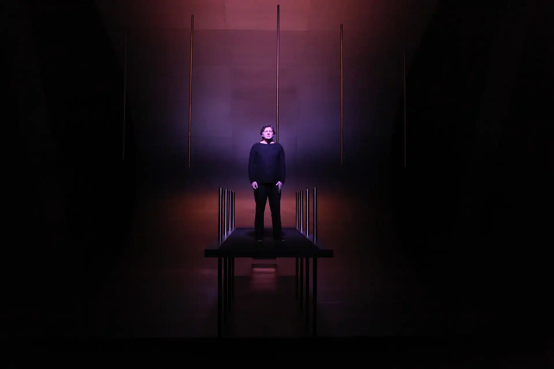 Jean-Quentin Châtelain dans ODE MARITIME de Fernando Pessoa, mise en scène Claude Régy, Théâtre Vidy-Lausanne, juin 2009. Photo Mario Del Curto.