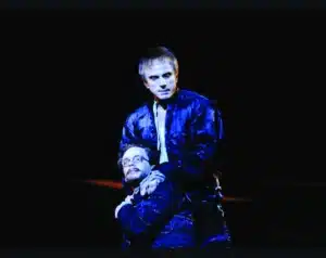 Gérard Desarthe (hamlet) et Thibault de Montalembert (horatio) dans hAMLET de William Shakespeare, mise en scène Patrice Chéreau, Festival d’Avignon, 1988. Photo Daniel Cande. © SABAM Belgium 2015.