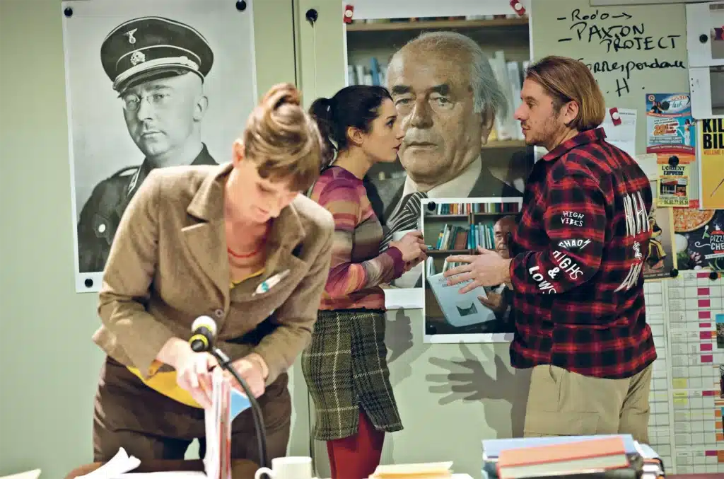 Rodolphe Poulain, Noémie Carcaud et Sophie Neveu (photo du haut) dans Melancholia Europea (Une enquête démocratique), écriture et mise en scène Bérangère Jannelle, MC2, Grenoble, 2017. Photos Jean-Louis Fernandez.