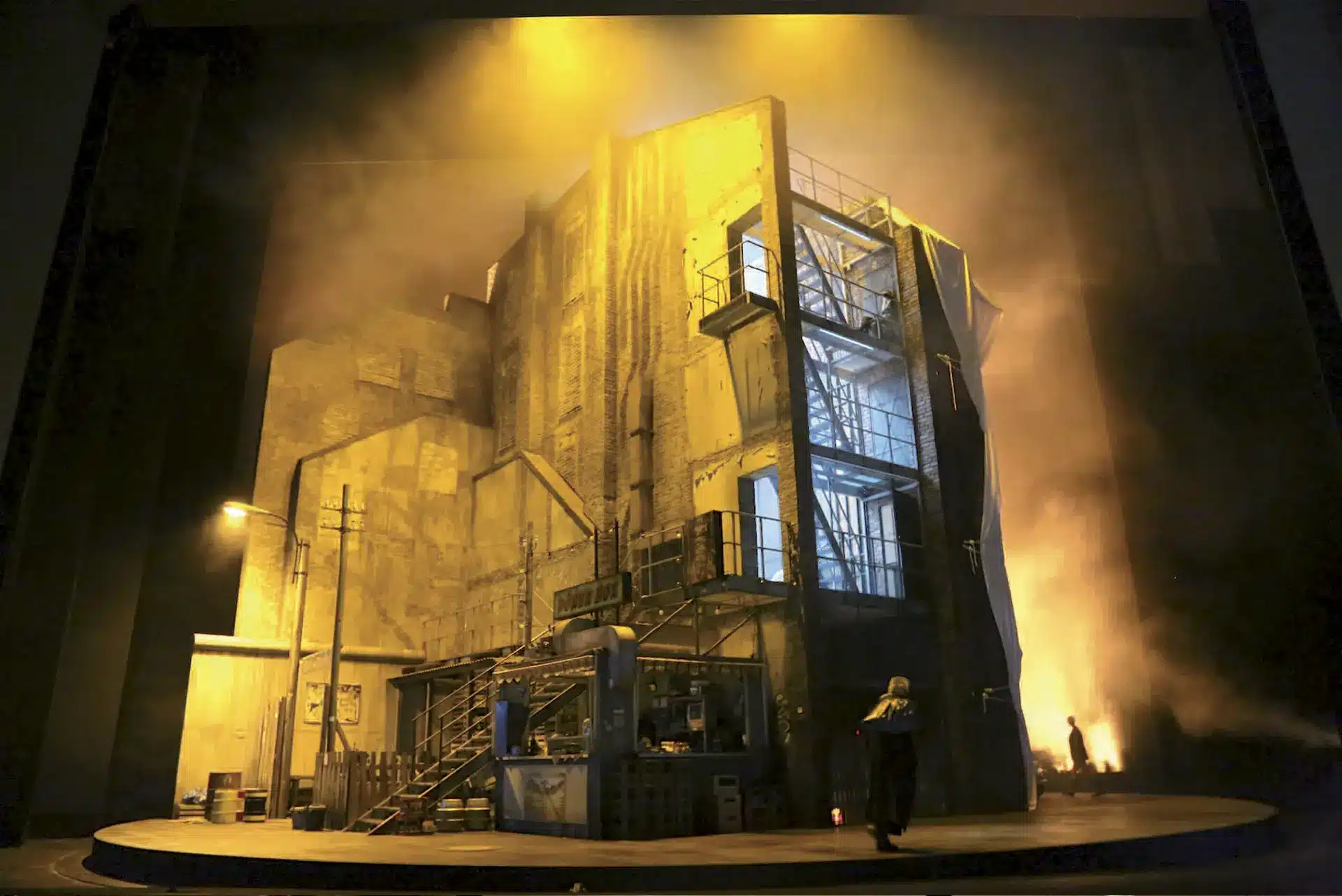 Götterdämmerung (Le Crépuscule des dieux) de Richard Wagner, mise en scène Franz Castorf, Bayreuth, 2013. Photo Aleksandar Denić.