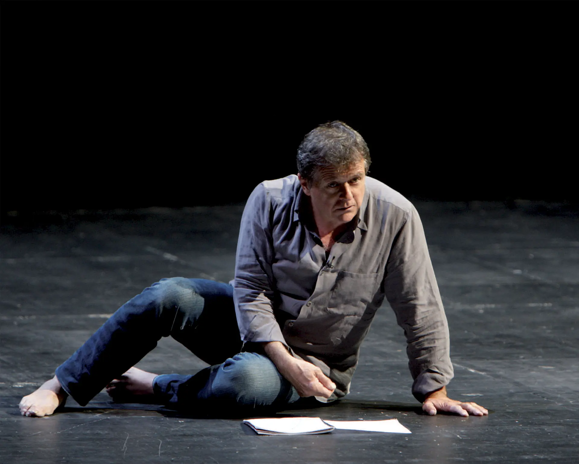 Patrice Chéreau dans COMA de Pierre Guyotat, mise en scène Thierry Thieu Niang, Théâtre Les Tanneurs, Bruxelles, novembre 2011. Photo Pascal Victor.