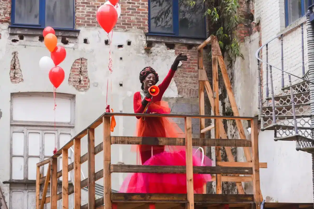 Queen Nikkolah, Laura Nsengiyumva, performance 2021, crédit Burezi