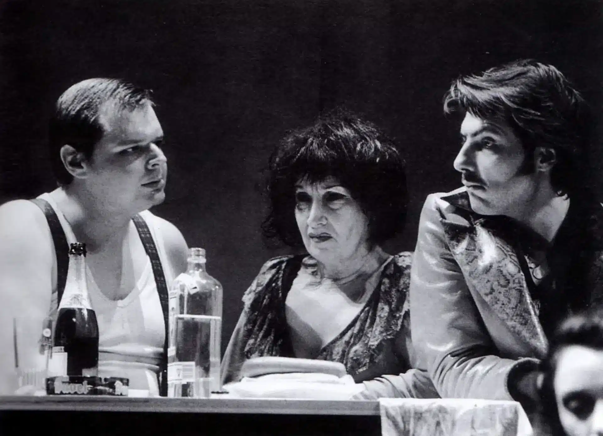 Philippe Jeusette. Janine Godinas, Alexandre Trocki dans EXCÉDENT DE POIDS, mise en scène de Michel Dezoteux, février 95. Photo Danièle Pierre.
