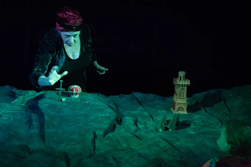 Baby Macbeth, de et par Agnès  Limbos, Festival Mondial des Théâtres de Marionnettes, 2017, crédit Marie Piemme