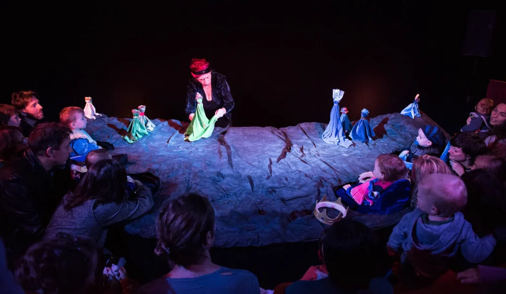 Baby Macbeth, de et par Agnès  Limbos, Festival Mondial des Théâtres de Marionnettes, 2017, crédit Marie Piemme