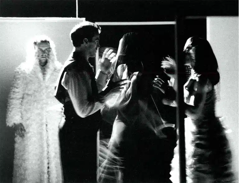 Pierre-Henri Puente, Tomeo Vergès, Ese Brume, Claudia Triozzi dans BLANCHE-NEIGE, SEPTET CRUEL d’après Grimm, mise en scène Benoît Bradel. Photo Bruno Wagner.