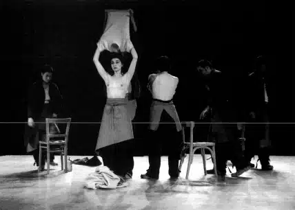 Vilaine Schwartz, Juliette Fallevic, Mireille Roussel, Laurent Poitrenaux et Christophe Micouli dans LE CERCLE DE CRAIE CAUCASIEN de Bertolt Brecht, mise en scène Ludovic Lagarde. Photo Jean-Jacques Weil.