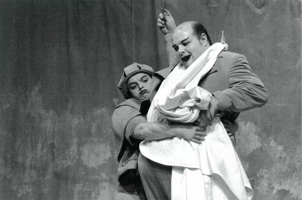 Isabelle Mazin et Philippe Reïlhac FILONS VERS LES ÎLES MARQUISES ! d'Eugnène Durif, mise en scène de Catherine Beau. Photo Patrick Fabre.