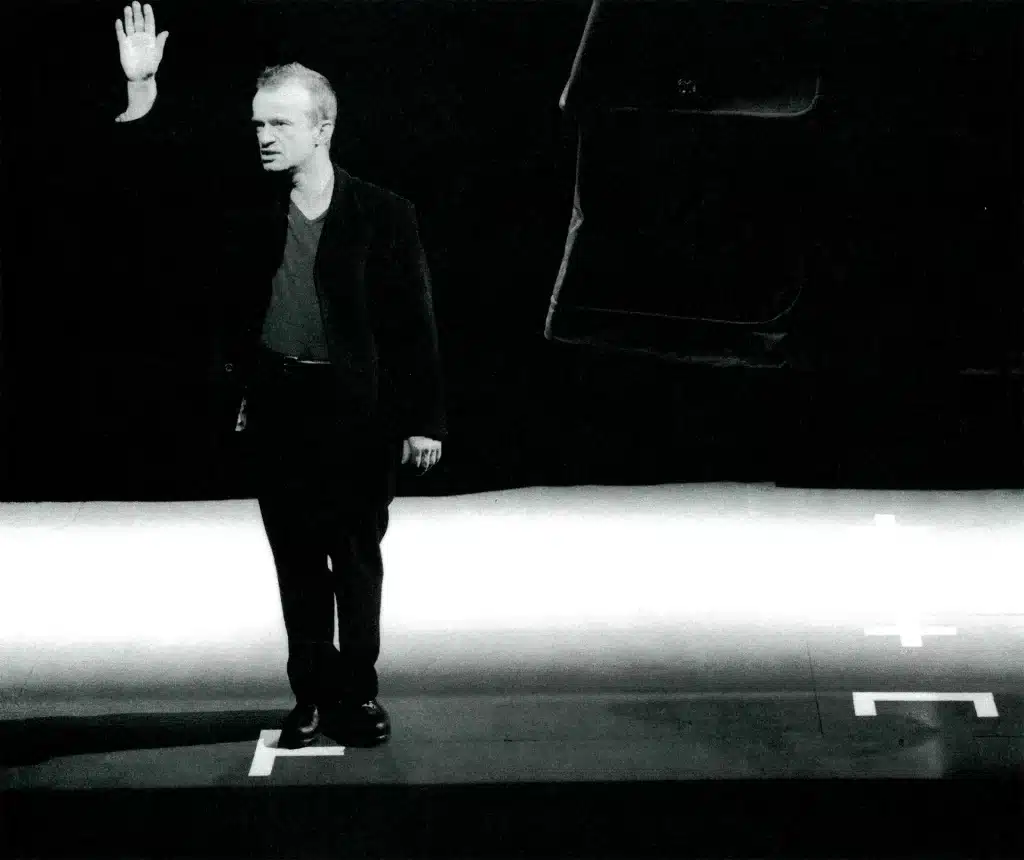 Dominique Pinon dans Pour LOUIS DE FUNÈS de Valère Novarina, mise en scène de Renaud Cojo. Photo Stéphane Santini.