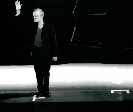 Dominique Pinon dans Pour LOUIS DE FUNÈS de Valère Novarina, mise en scène de Renaud Cojo. Photo Stéphane Santini.