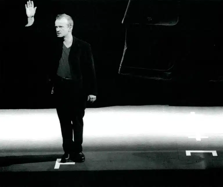 Dominique Pinon dans Pour LOUIS DE FUNÈS de Valère Novarina, mise en scène de Renaud Cojo. Photo Stéphane Santini.