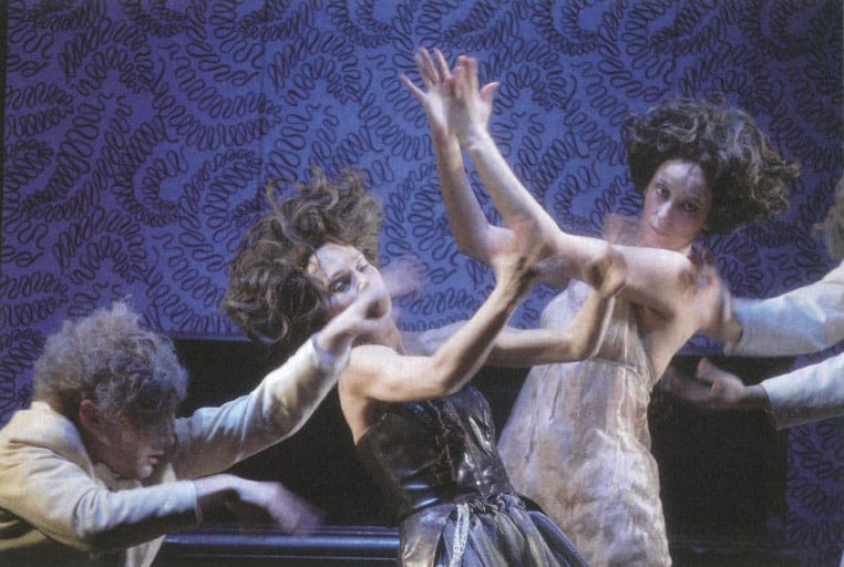 Sébastien Jacobs, Erika Zueneli et Maxence Rey dans HÉLIUM, Compagnie Mossoux-Bonté, 2005. Photo Cyril Minoux.