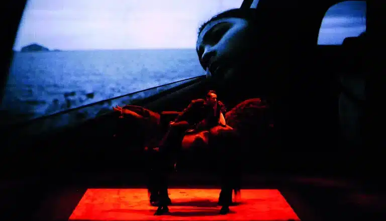 Texte et mise en scène de Fabrice Melquiot assisté de Maryama Sylla chorégraphie équestre de Camille & Manolo, d’après leur histoire véritable. Chevaux Indra et Gaïa, 2017, Genève, Théâtre Am Stram Stram Gram – Centre international de création, partenaire de l’enfance et la jeunesse ©