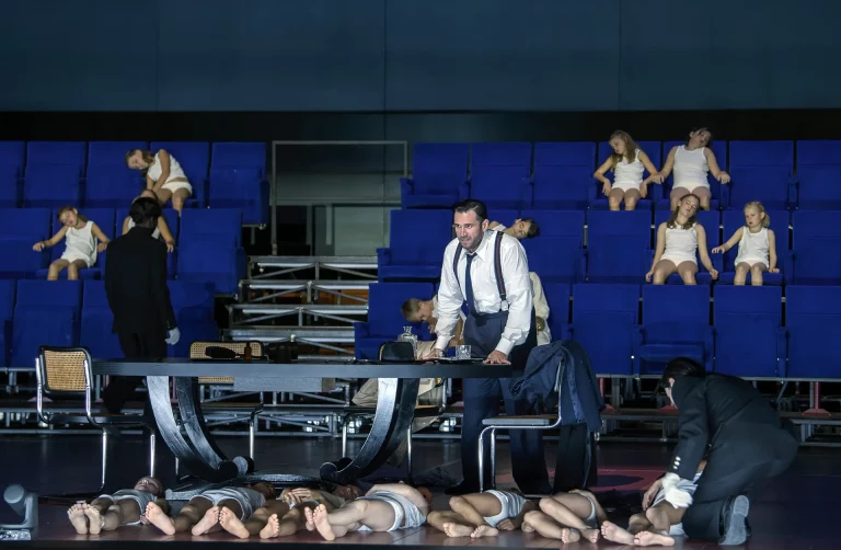 Macbeth, opéra de G. Verdi, livret de M. Piave, mise en scène de Krzysztof Warlikowski, direction musicale de Philippe Jourdan, Festival de Salzburg 2025 © Ruth Walz