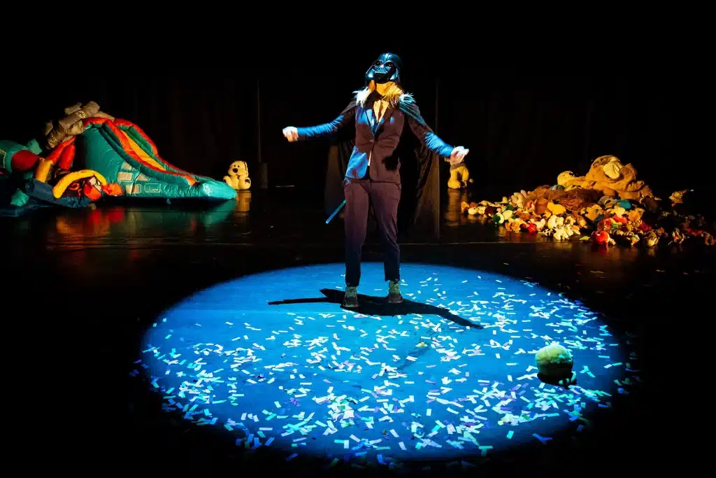 L'Arrière-Pays, écriture et mise en scène Nicolas Chapoulier, Cie Les Trois Points de Suspension. 2022, Théâtre Am Stram Gram – Centre international de création, partenaire de l’enfance et la jeunesse, Genève © Kalimba