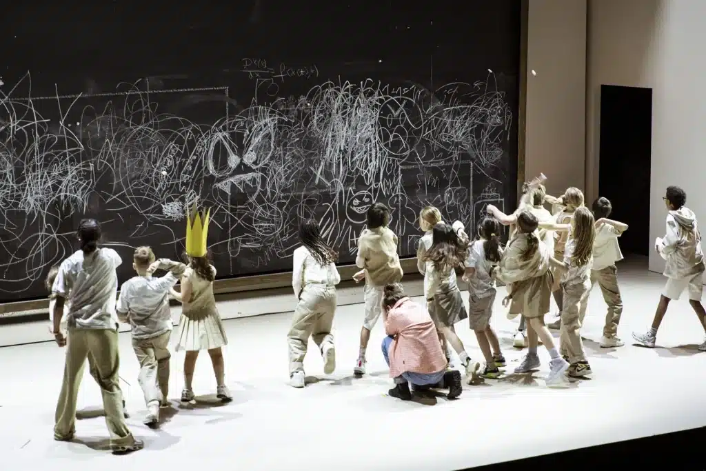 Empty House- L’Enfant et les Sortilèges, opéra de Maurice Ravel sur un livret de Colette, mini-opéra Hin und zurück de Paul Hindemith, « Filmmusik » dans Lulu d’Alban Berg, Like Flesh de Sivan Eldar, Horoscope de Constance Lambert ; mise en scène de Maëlle Dequiedt, direction musicale de Karel Deseure, Opéra des Flandres, 2024 © WM