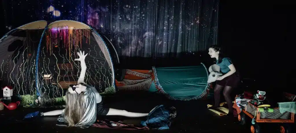 Un conte d’automne, texte et mise en scène Julien Fišera, Cie Espace Commun, 2023, Théâtre de Corbeil-Essonnes