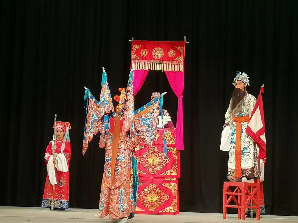 La femme qui tue les 4 portes, spectacle de fin d’année réalisé par les élèves de la NTCPA dans l’auditorium-théâtre de l’école. 2025, Taipei, Taïwan© Giulia Filacanapa