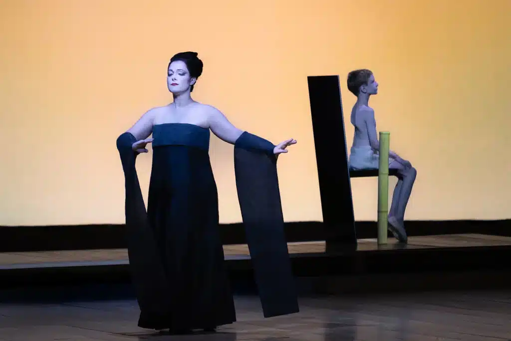 Madame Butterfly, opéra de G. Puccini, mise en scène de Robert Wilson, Opéra National de Paris, 1993 © Chloé Bellemère.