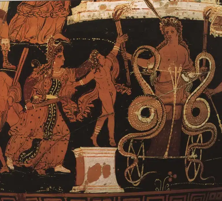 Détail d’un cratère à volutes à figures rouges apulien. Médée, lame à la main, maintient son fils par les cheveux, debout sur un bomos (autel). 330-310 AV JC Munich, Collections d'Antiquités et Glyptothèque de l'État bavarois