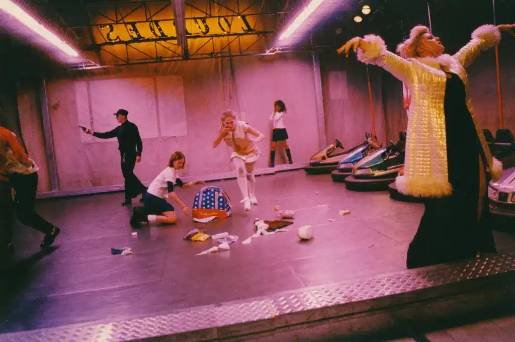 Bernadjete, texte et mise en scène Arne Sierens et Alain Platel, Les Ballets C de la B, 1996, Création du spectacle dans le Studio de Victoria (devenu Campo Victoria ) et première au Nieuwpoorttheater (le théâtre de Niewpoort), Gand.
