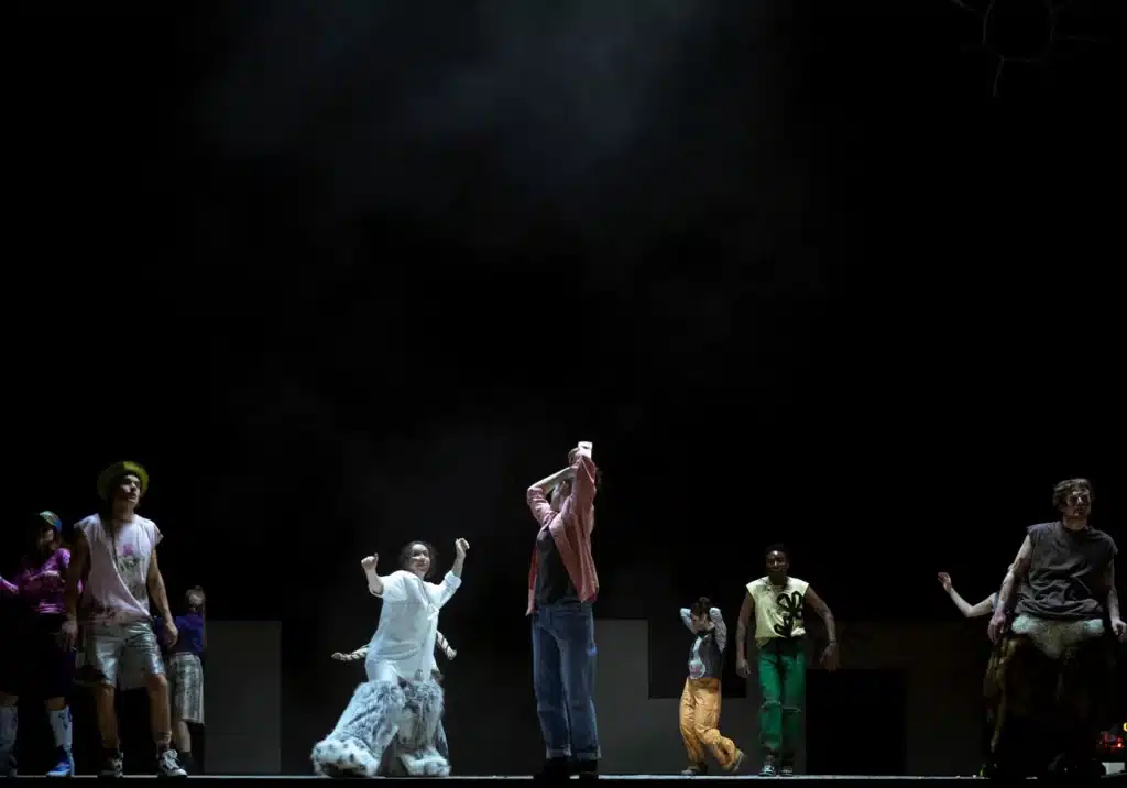 Empty House- L’Enfant et les Sortilèges, opéra de Maurice Ravel sur un livret de Colette, mini-opéra Hin und zurück de Paul Hindemith, « Filmmusik » dans Lulu d’Alban Berg, Like Flesh de Sivan Eldar, Horoscope de Constance Lambert ; mise en scène de Maëlle Dequiedt, direction musicale de Karel Deseure, Opéra des Flandres, 2024 © WM
