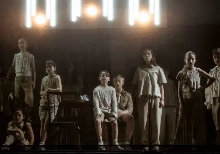 Empty House- L’Enfant et les Sortilèges, opéra de Maurice Ravel sur un livret de Colette, mini-opéra Hin und zurück de Paul Hindemith, « Filmmusik » dans Lulu d’Alban Berg, Like Flesh de Sivan Eldar, Horoscope de Constance Lambert ; mise en scène de Maëlle Dequiedt, direction musicale de Karel Deseure, Opéra des Flandres, 2024 © WM