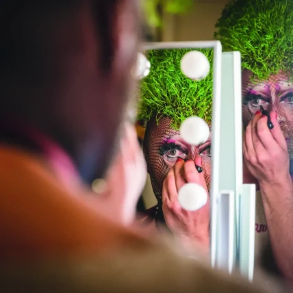 Maquillage pour un spectacle de cabaret